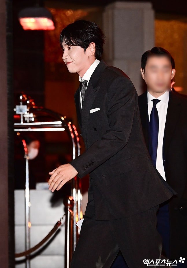 主持人李光洙&祝歌都暻秀已到齐李光洙都暻秀都来金宇彬婚礼了