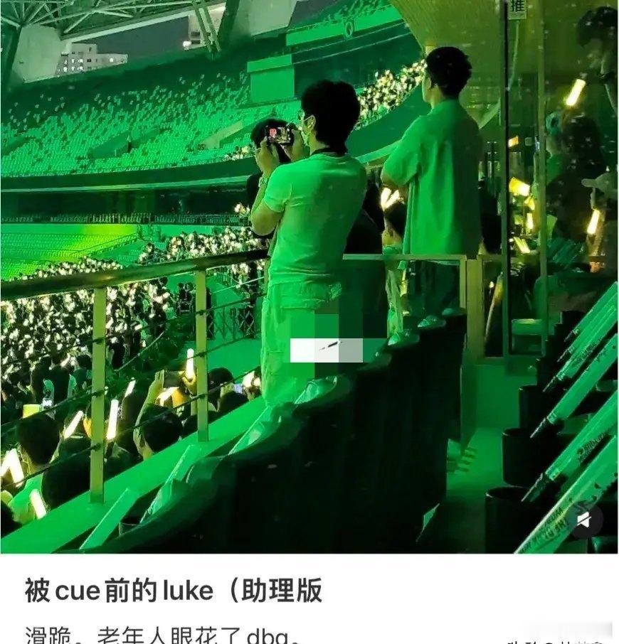 井柏然和助理这是扮真假美猴王吗曝井柏然和助理穿同款服帽出行他跟助理穿同样的衣服很
