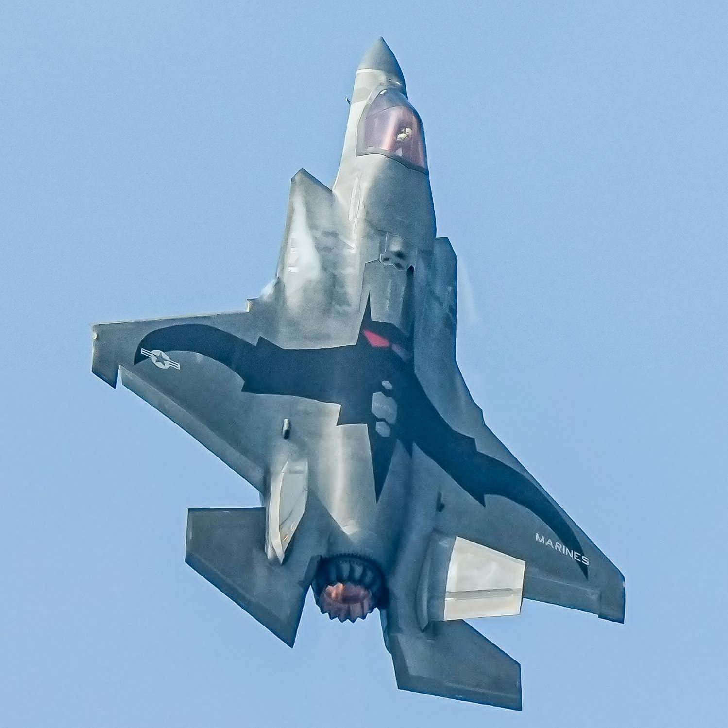 岩国基地上空的蝙蝠​​​