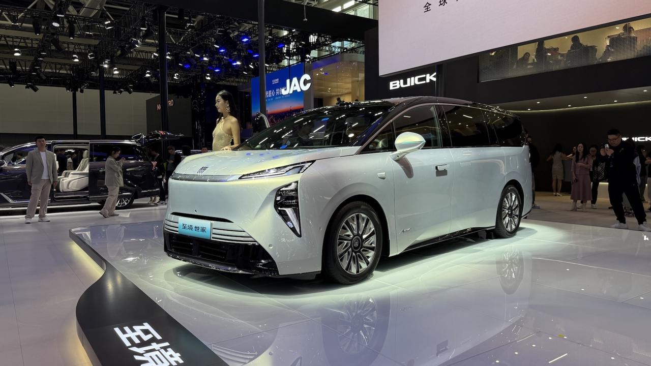 别克GL8的销量很大，那是因为车型实在是太多了。传统燃油MPV就有GL8陆上公务