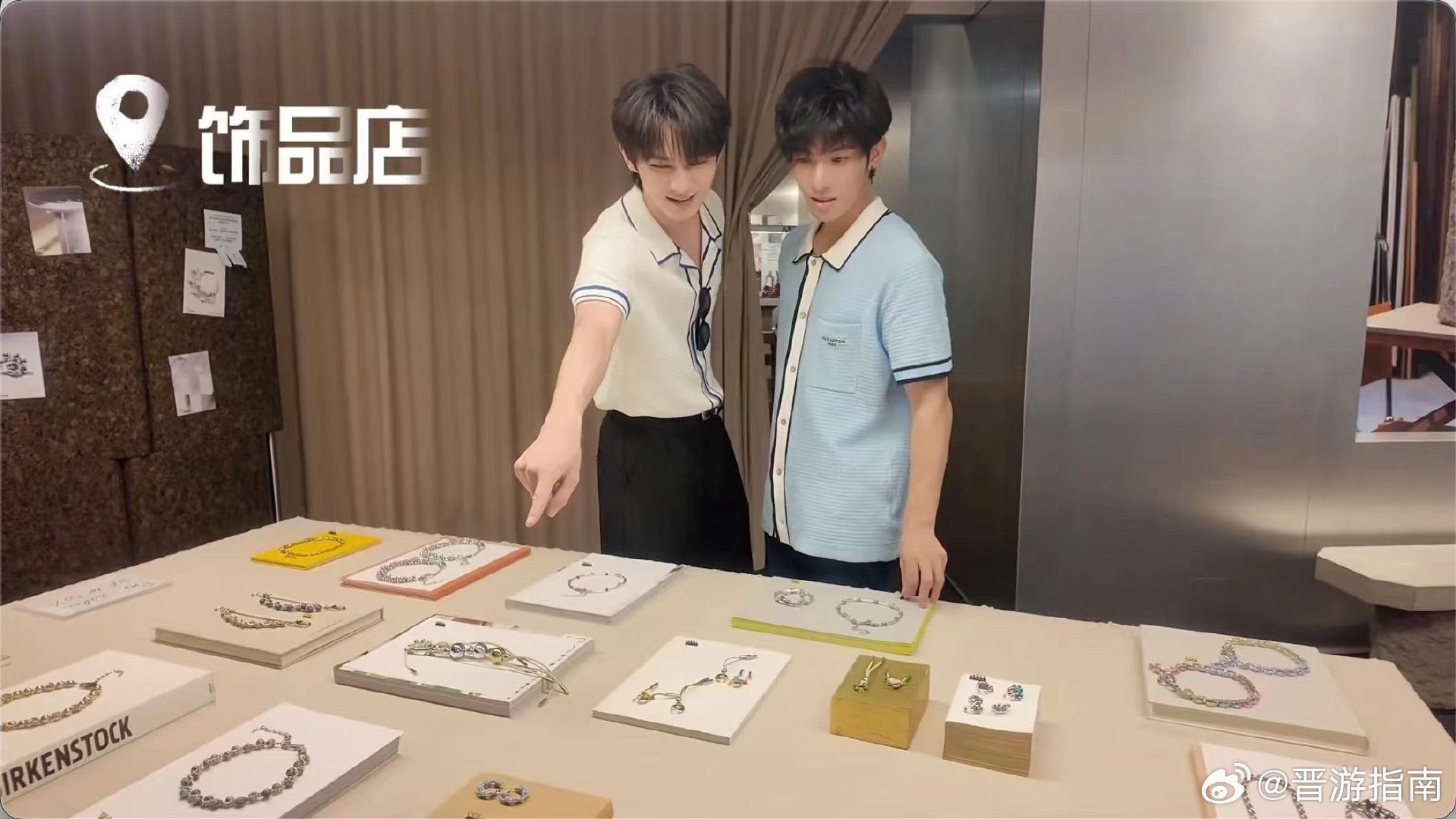 何昶希巴黎迷路何昶希给何衍朝买礼物属于二人的巴黎小故事，何昶希记牢何衍朝的喜好