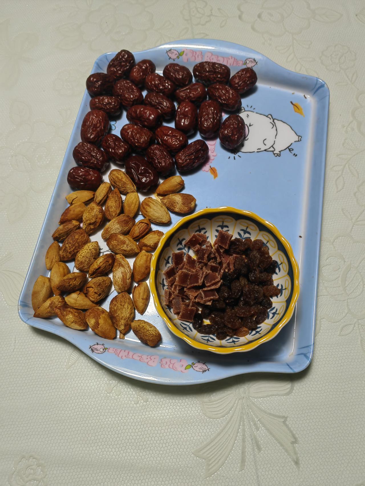 老公带两娃出去溜达一圈，连家也不回了，直接开车去了天津小叔子家。今天我刚出门