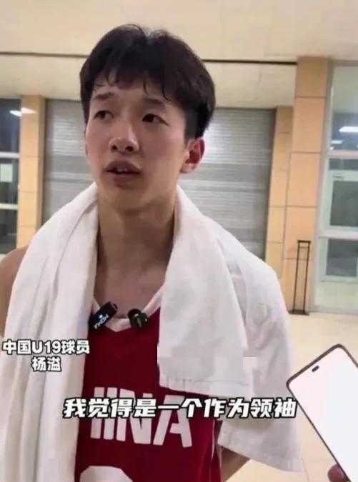曲邵斌和杜锋一个路子，杜锋当年用国家队来培养广东队球员，而曲邵斌也是用国青队来培