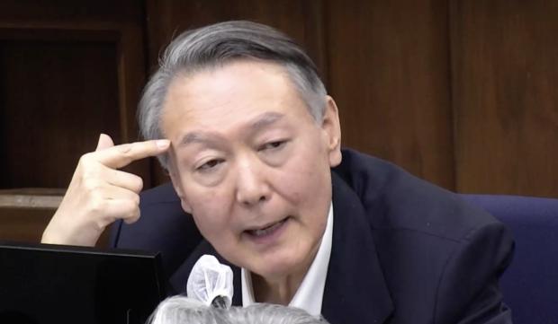 尹锡悦涉嫌内乱首领事件的一审判决定，19日宣判。法庭在他发动内乱后第443天，