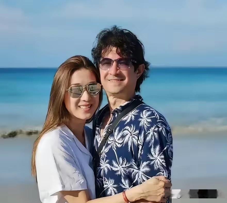 钟嘉欣给所有女人上了一课不是因为婚姻失败了，也不是因为看错人了，而是她用十年