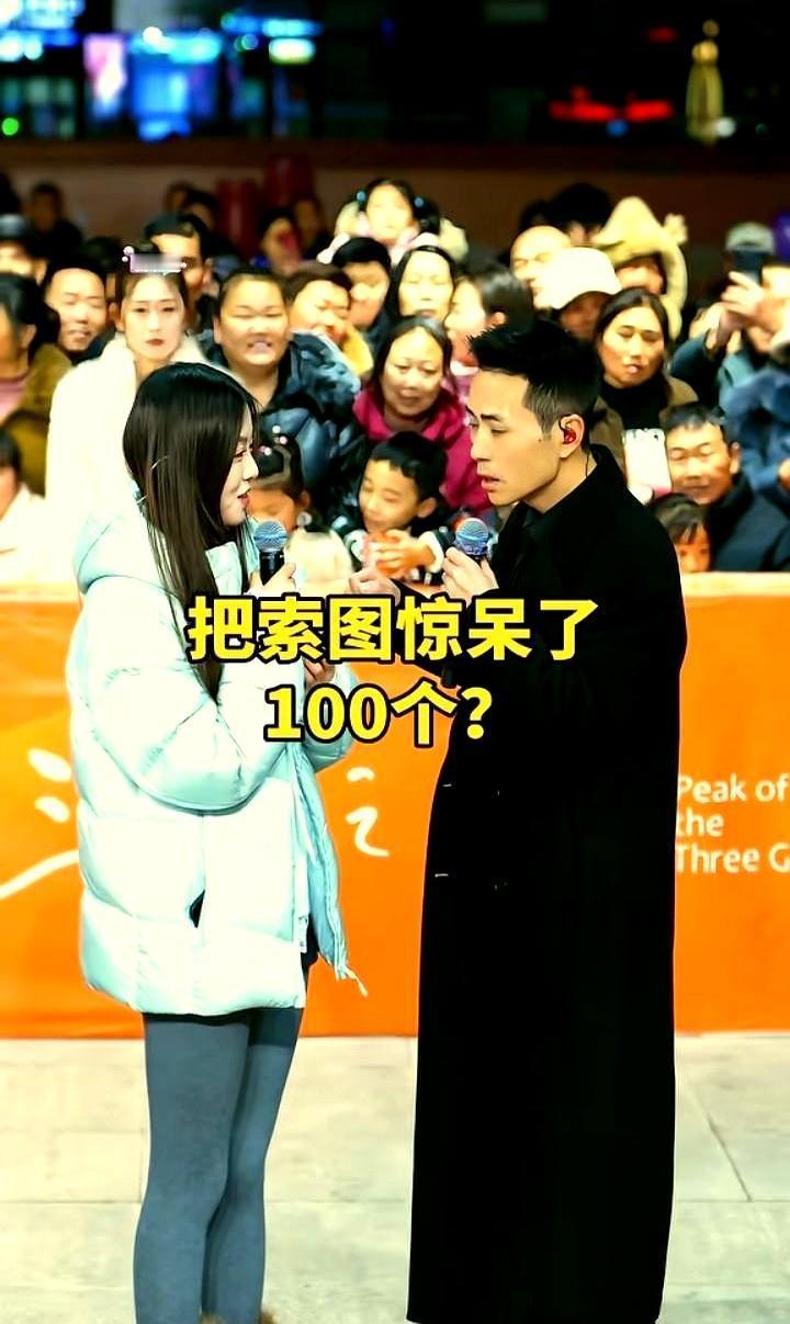 她上台扔出30万，只为卖几包鸡爪。重庆奉节，索图大舞台。一个24岁女孩走上