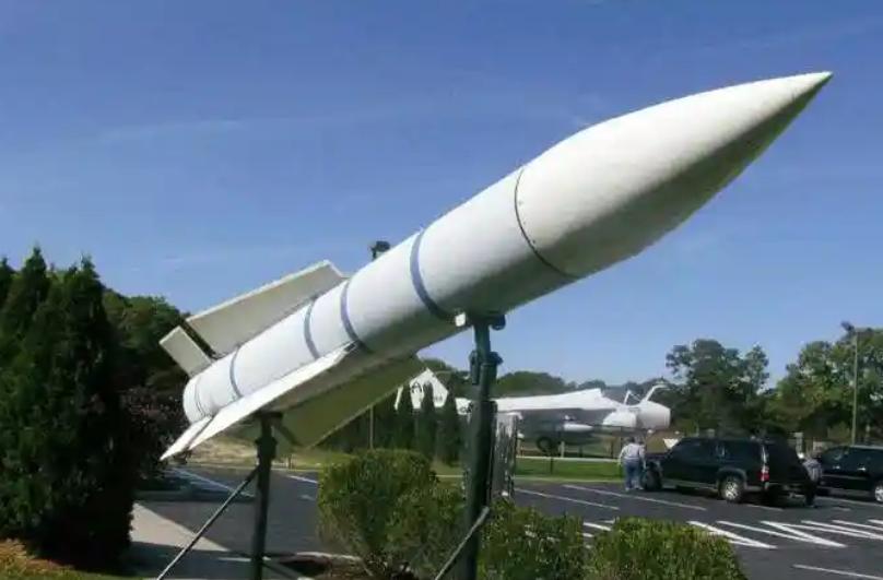 有人质疑，美国的防空导弹可以击败中国的九天无人机吗？答案肯定是不行！要知道中