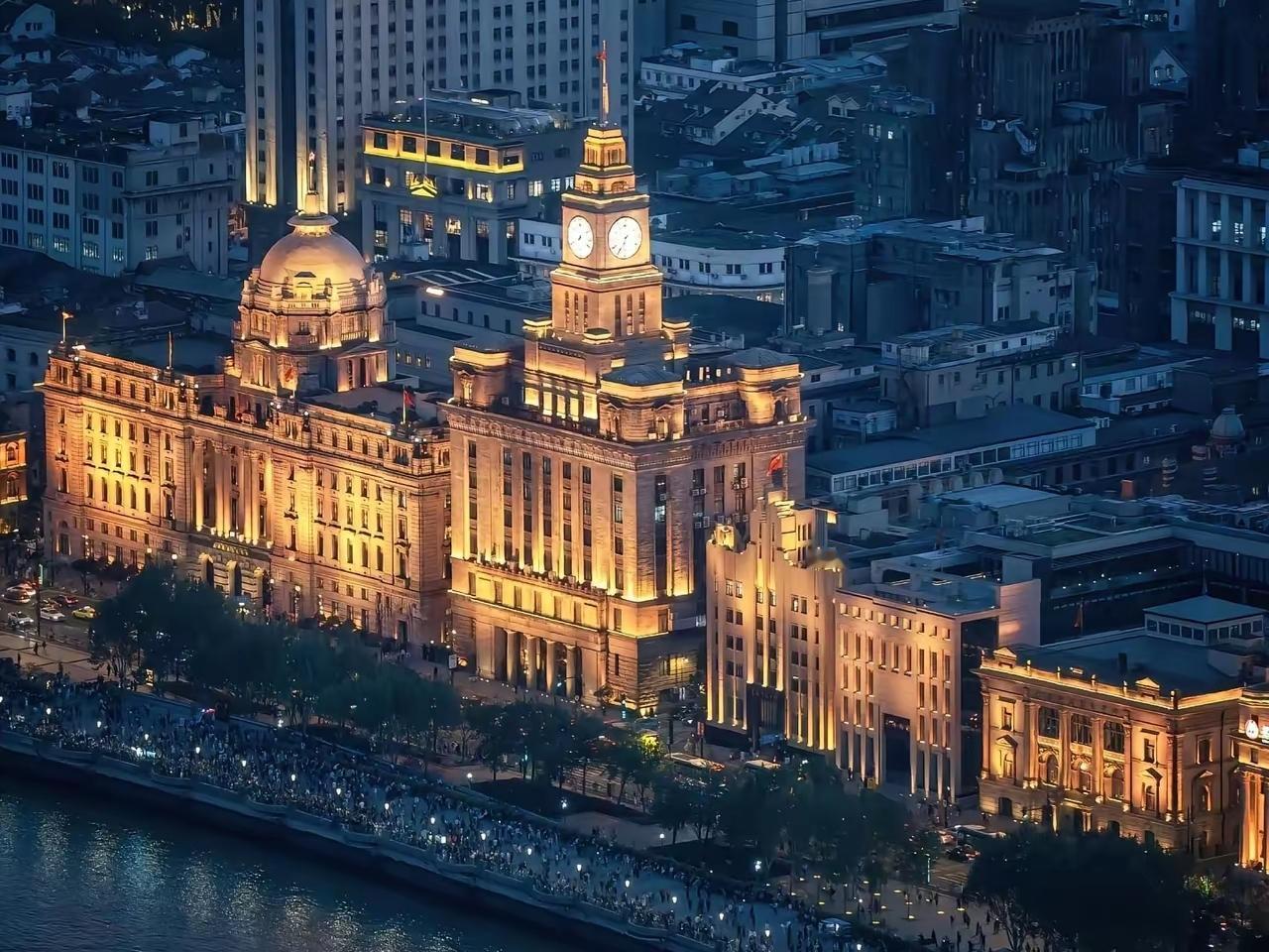 ✨东方甄选主播纷纷跳槽✨🐼时代的发展是要进步的，听说东方甄选要搞“军事