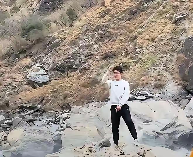 有时候都是命，这位山东年轻老师水杯掉地上了，其实用纸巾擦擦就行了，非要去河里洗，