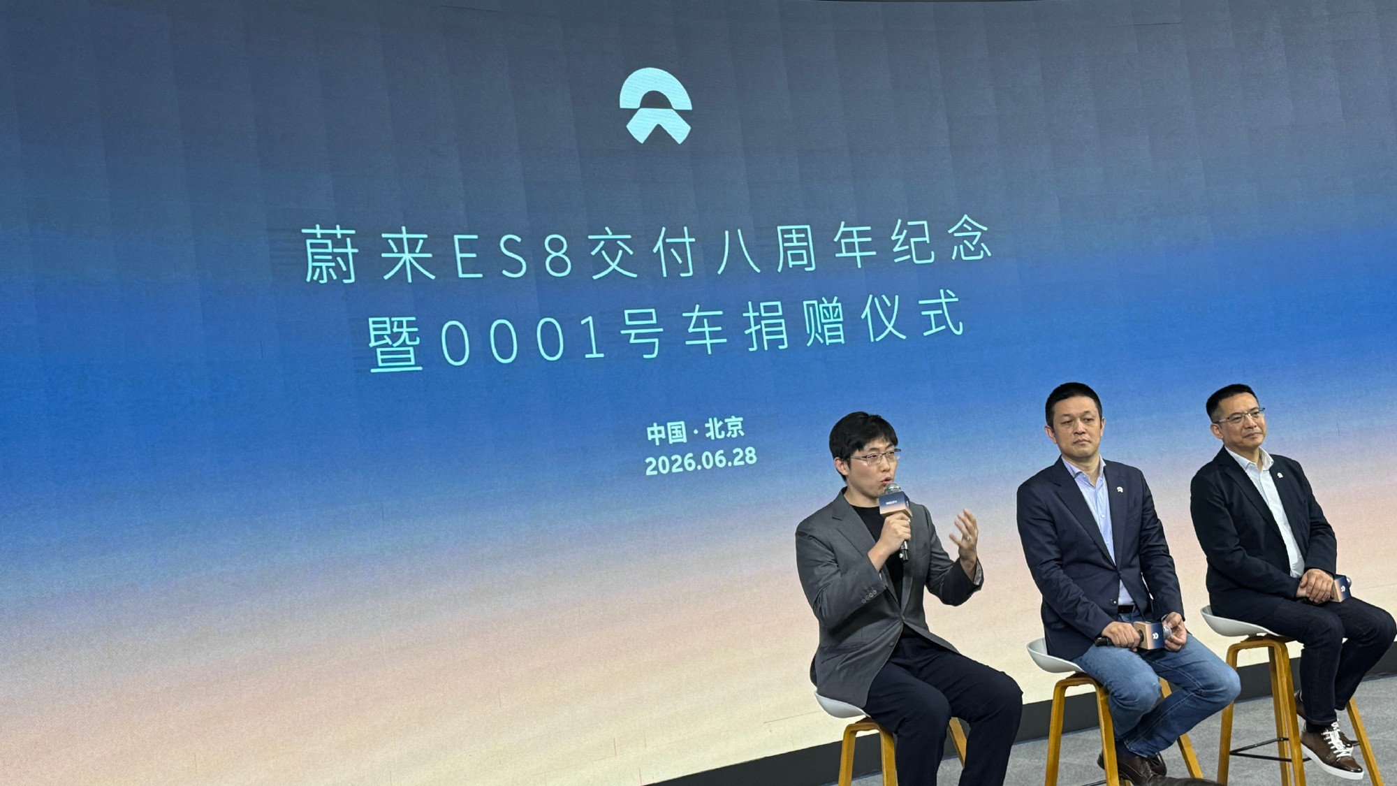 蔚来ES8三代迭代复盘：真正的产品进化，是敢于做减法  刚听完李斌对蔚...