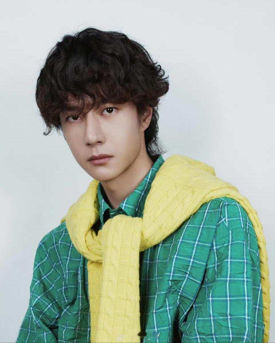loeweins首页头条——全球代言人王一博。单人首位，时尚博主直言:“最直观