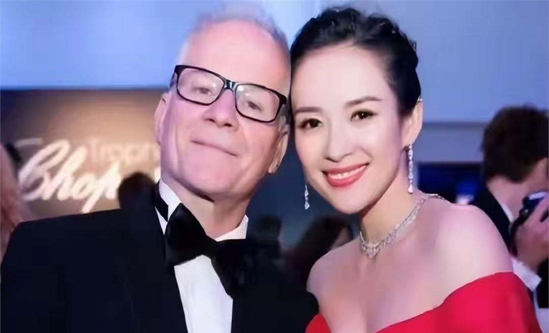 戛纳红毯上，章子怡让全球媒体彻底懵了！她不仅霸道清场独享聚光灯，个人特写镜头足