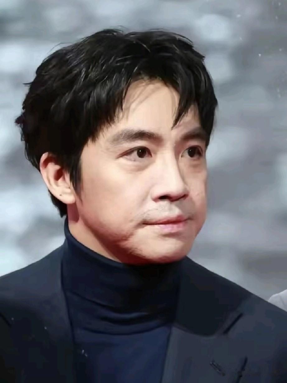 突然开始理解俞灏明了，虽然王晓晨不想承认这段恋情，但她确实很有韵味，最近通