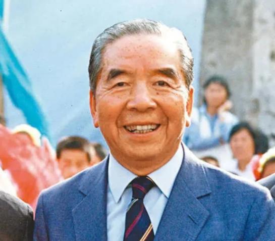 1987年，一向健康的“世界船王”包玉刚被查出患上了癌症，一天，他找到在美国攻克