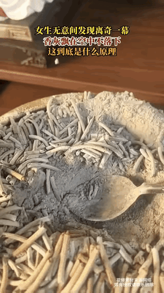 江苏大姐佛龛前惊到了！香灰燃尽竟悬在半空，不上不下像被无形力量托着！她一开始