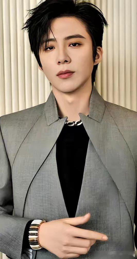 刘宇宁演唱会的那个空座位，真的看哭了很多人。原本以为只是一场普通的演唱会，没想到