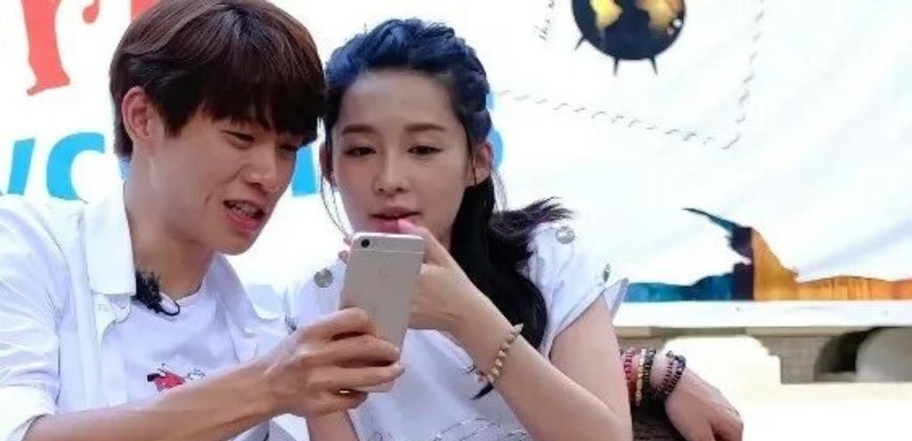 别骂他们分手了。他们的“热恋期”，是编剧用Excel表格排的班。最新曝光的综