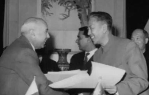 1969年李先念访问阿尔巴尼亚时，曾提出:“你拿我们那么多东西，打算什么时候还？