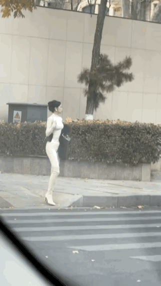 能反光的，不一定只是玻璃或者镜子[墨镜]你还能想到什么？