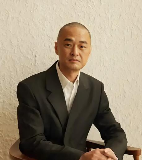 “身家上亿”的北京协和医学博士冯唐，再次抛出惊人“言论”：一个人最顶级的愚蠢，就