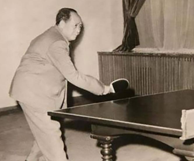 虽然毛主席活到了83岁，但他的保健医生却说：“其实毛主席不具备长寿的条件，他长寿