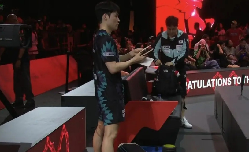 温瑞博0-3输张禹珍！恨铁不成钢，看侯英超老师和王皓指导怎么说？侯老师说：打