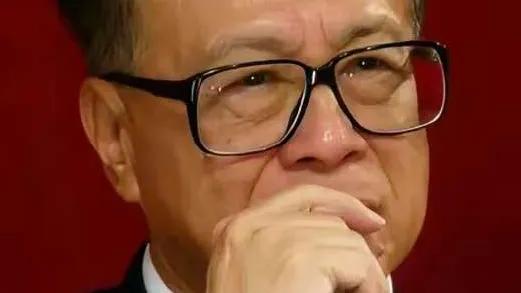 李嘉诚家族缺席全运火炬传递，引人关注。此次粤港澳全运会，香港几大家族代表纷纷