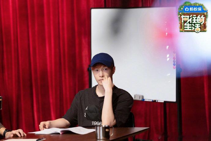 张艺兴蘑菇屋厨房主厨张艺兴主厨张艺兴蘑菇屋厨房主厨，谁来懂一下我们的张哥主厨