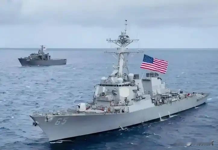 美国又出大事了，特朗普暴跳如雷，让美国在全球出洋相！2月11日美国两艘船舰又