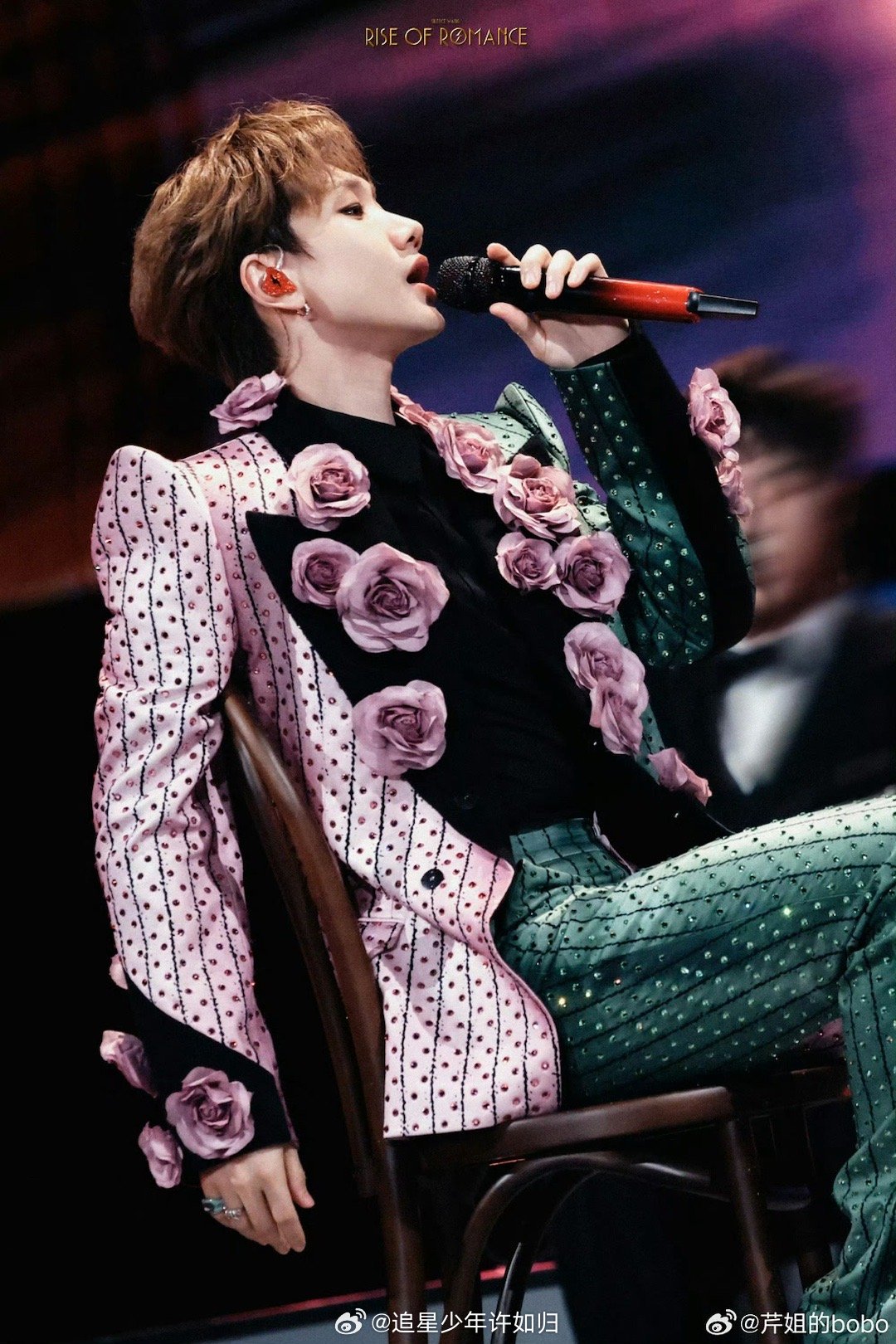 得了一听慢慢懂就哭的病漫天彩票飘下来的时候，他弯着腰一直没起来。那一刻突然就懂