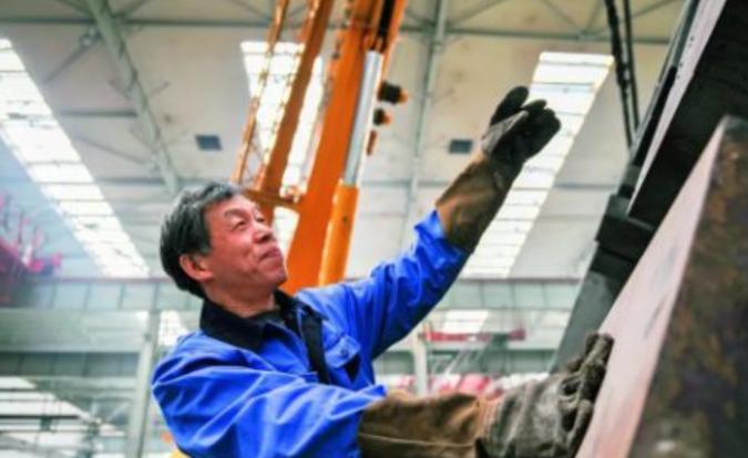 1992年，我国从德国进口的一台大型压缩机在运行过程中突然发生故障，联系德国厂家