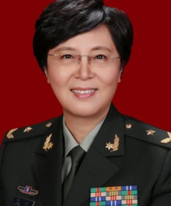 1988年，23岁的清华女研究生在火车上对一个35岁的男人一见钟情，女孩父母强烈