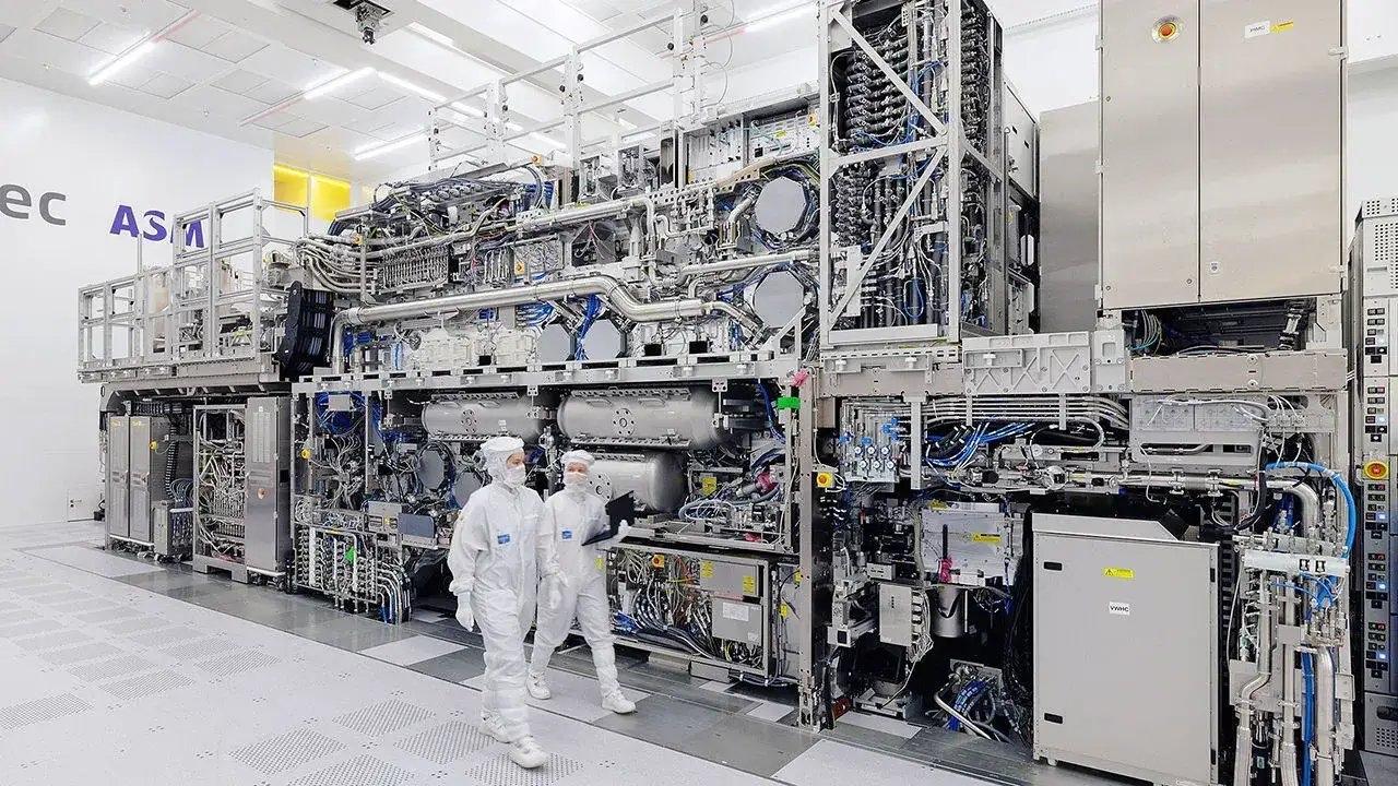 路透社22日报道：“美国将瞄准阿斯麦（ASML）在华业务。美国正推动《MATCH