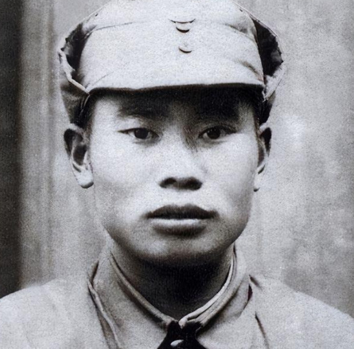 在抗战时期，林彪因为误伤而离开了前线，虽然很可惜，但也给他手下的四位猛将带来了发
