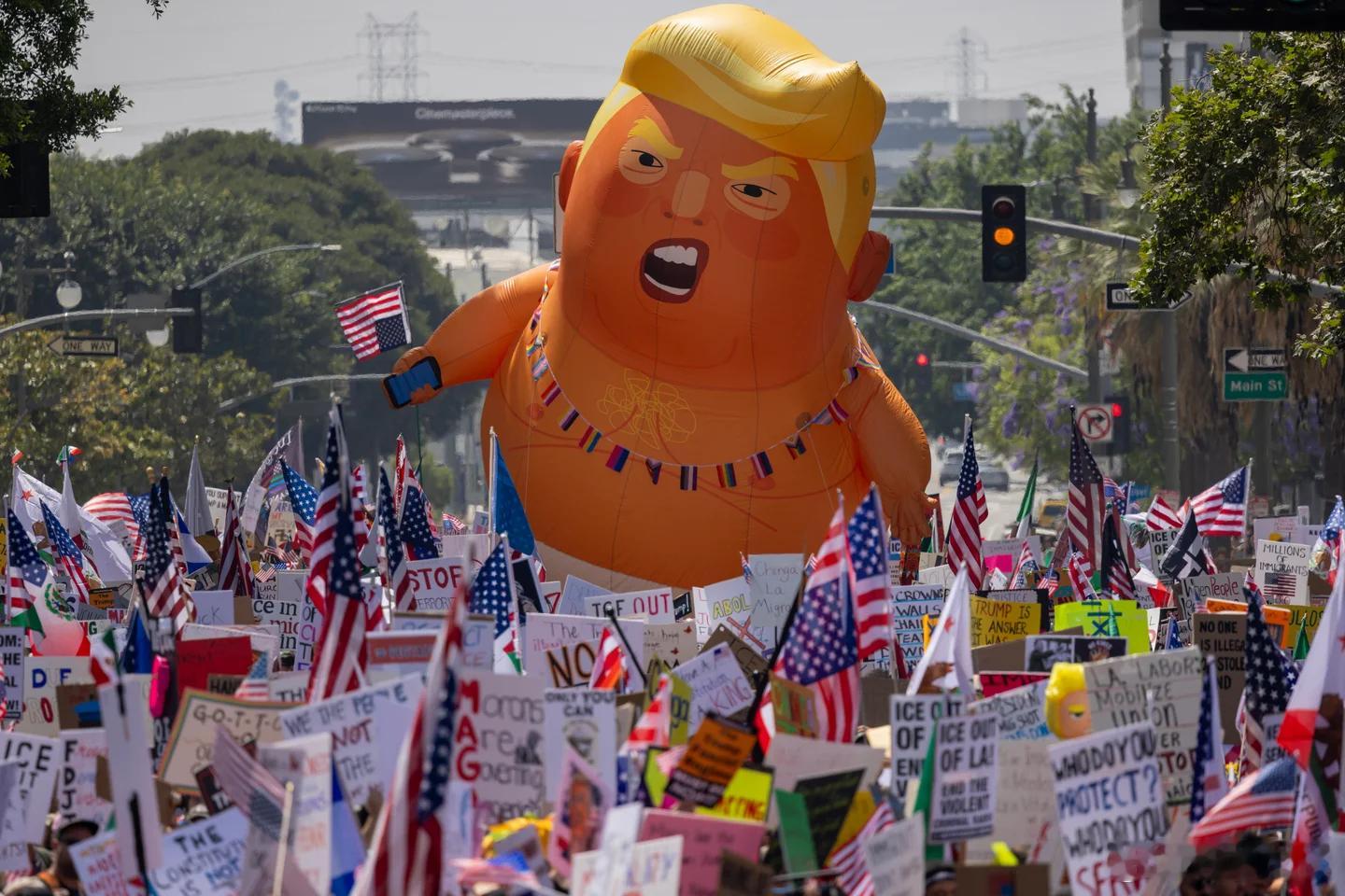 【在“反对国王”抗议中拍照和录像可能会产生令人震惊的后果】（HuffPost）本