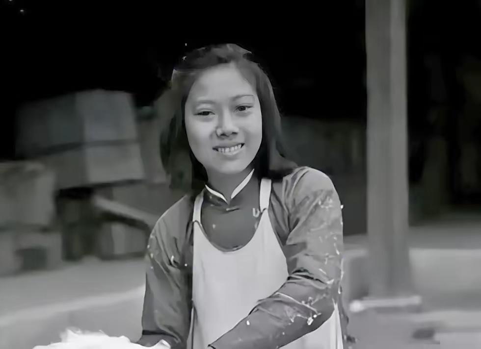 1953年9月，天津棉纺二厂突然来了四名便衣警察。他们径直走向正在运转的纱