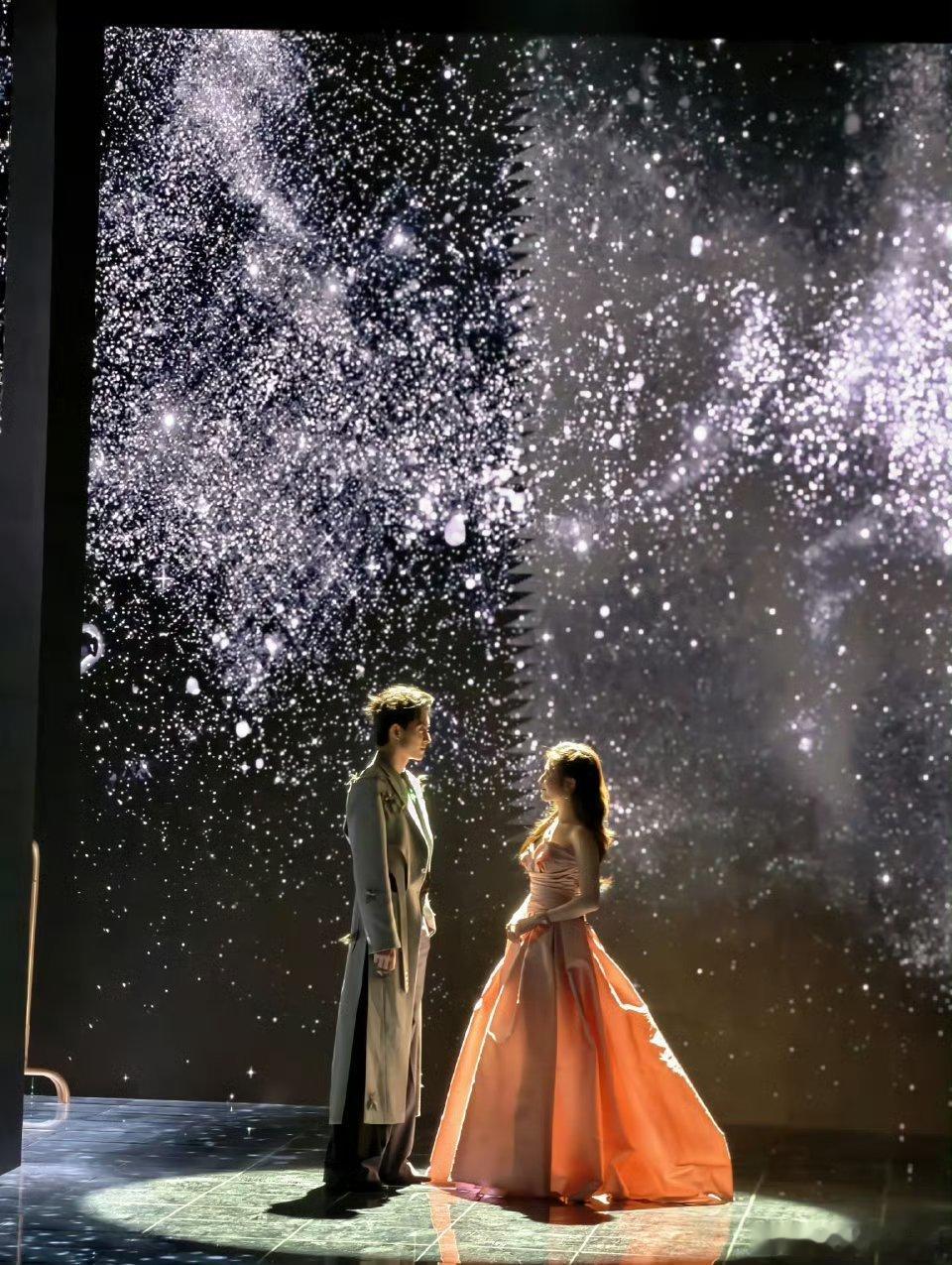 敖瑞鹏李兰迪微博之夜神图get！就这个辛迪瑞拉配！！！