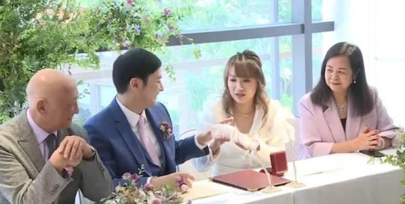 施明去世享年74岁，三年前曾跌倒入院接受开脑手术就在今天凌晨，香港娱乐圈传来噩