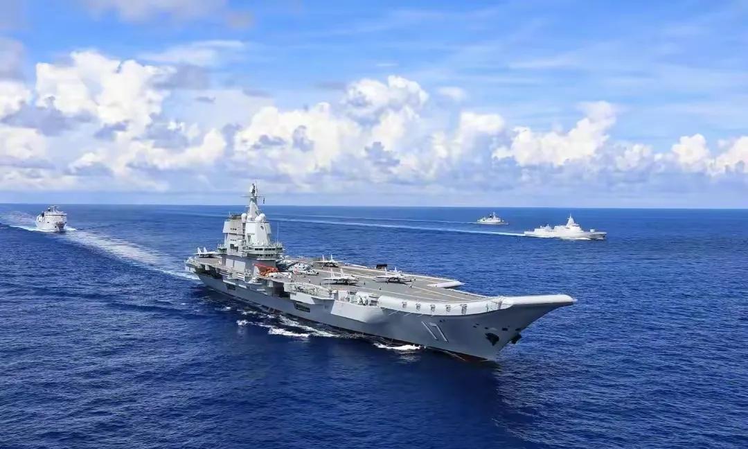 面对英国海军接二连三的挑衅中国直接让山东舰掉头迎接今年6月先有英国皇家海军斯