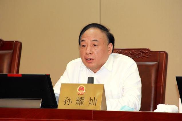 继两个月前泰州市人大常委会原副主任王建落马之后，泰州又一原副主任被查，是现年63