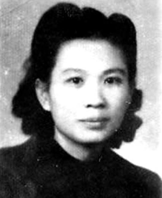 农民锄地意外挖出戴手铐的女遗骨，鉴定后确定，她就是中央苦苦寻找的人！她是大军阀的