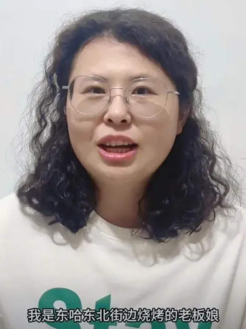 下面这个老板娘一定要记住！在别人都不愿意给苏超赞助的时候，这老板娘第一时间就