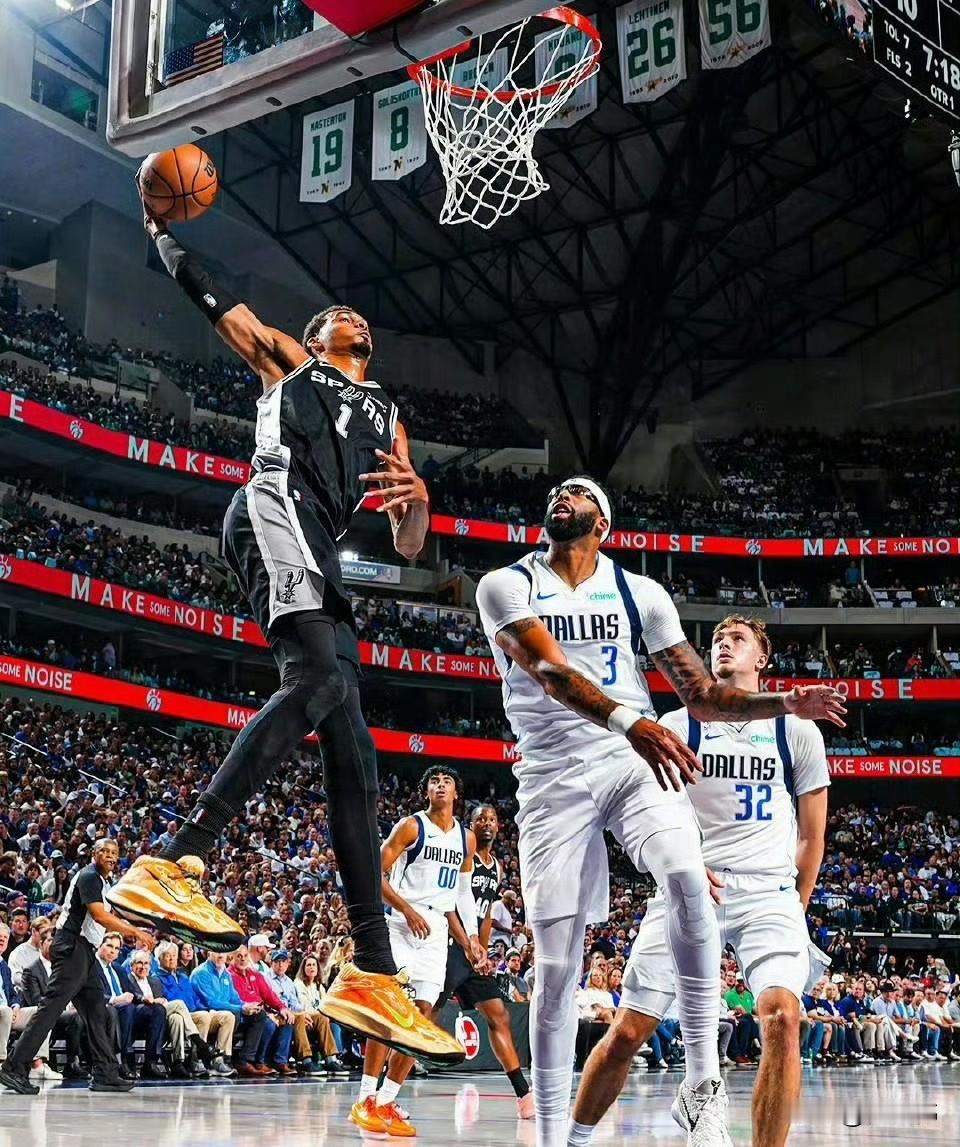 又进化了！文班亚马砍下40分15篮板，带领马刺大胜独行侠，这个赛季的文班亚马，进