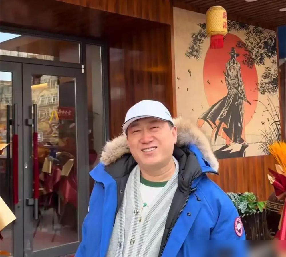 德云社的师门规矩，真的刻进DNA里了！最近张鹤伦新店聚餐抢先买单，岳云鹏刚掏