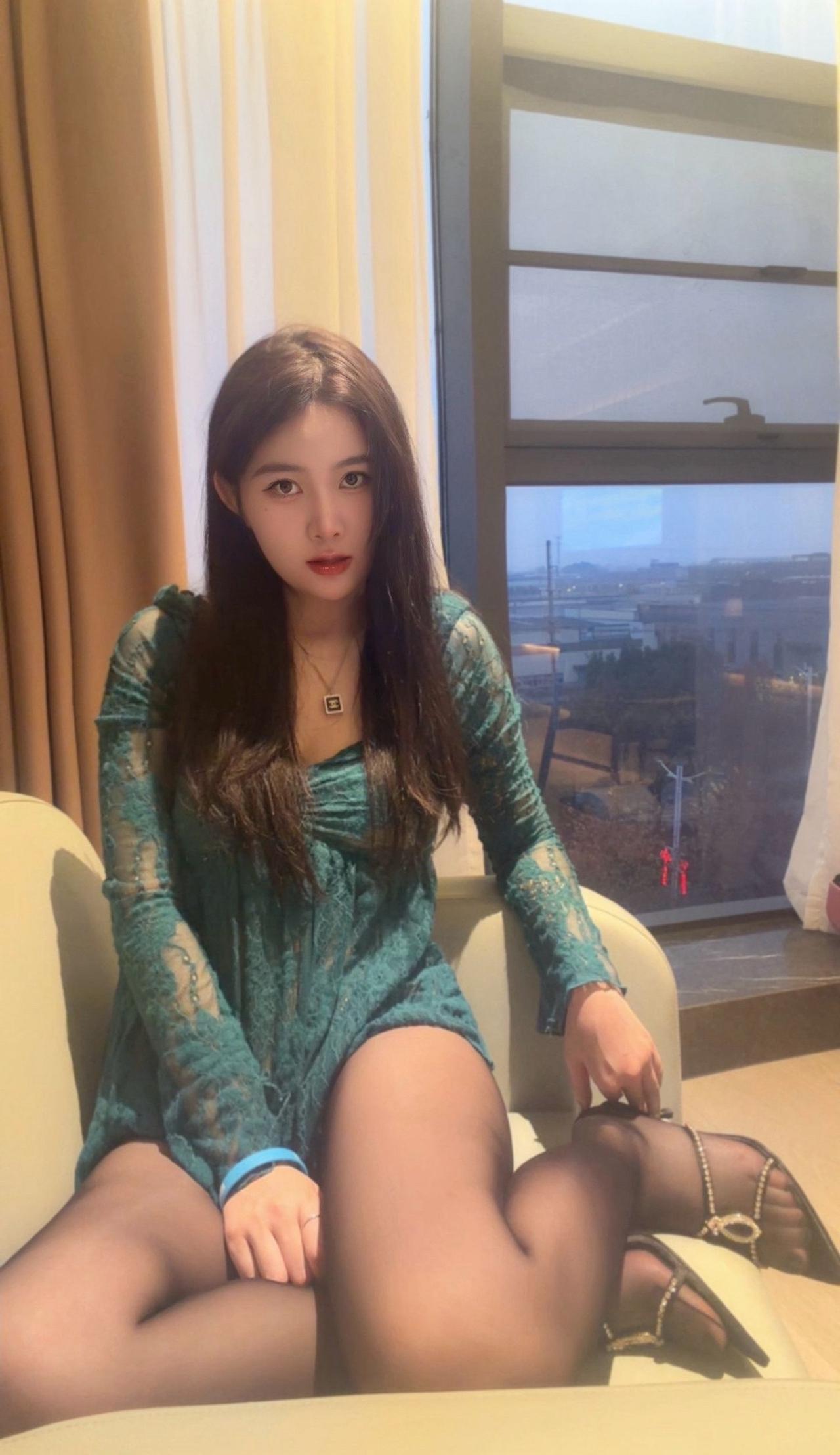 女生怎么穿搭会看上去很优雅经典