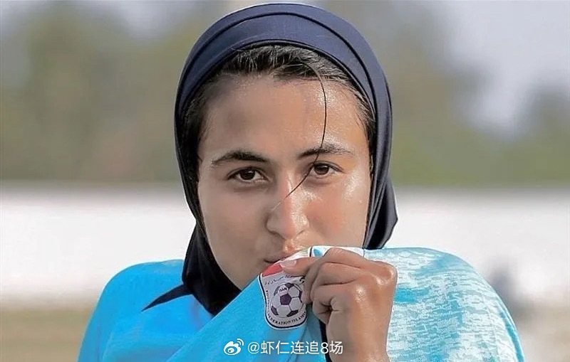 在接受采访时，伊朗女足的一名队员表示，在澳大利亚参加女足亚洲杯期间，有人向她们编