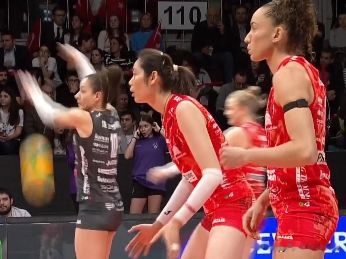 朱婷再度首发，出任保障小主攻，助科内3-0双杀泽仁体育，在女排欧冠小组赛豪取5连