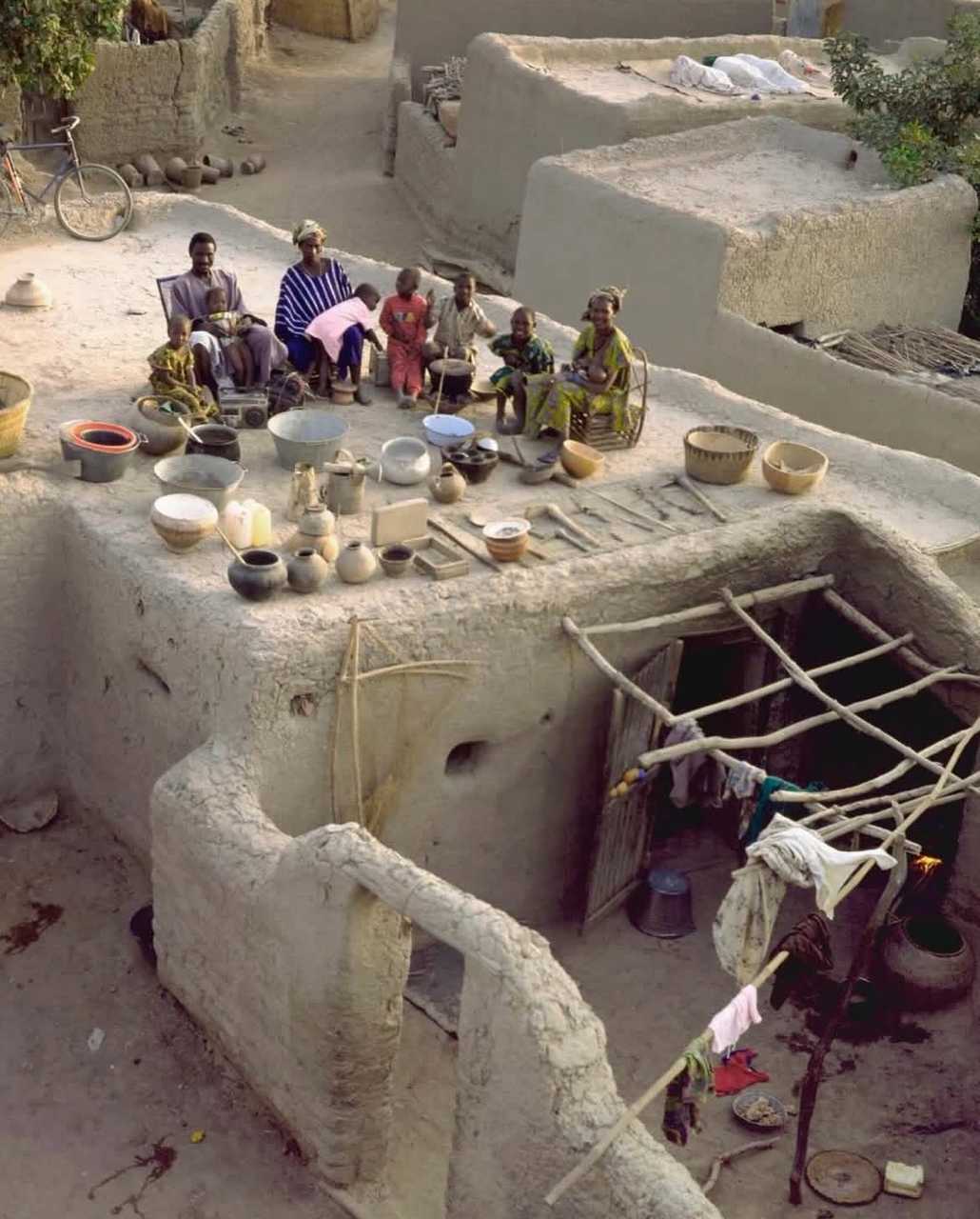 【来自投稿】1994年摄影师Petermenzel拍摄了30多个国家的普通