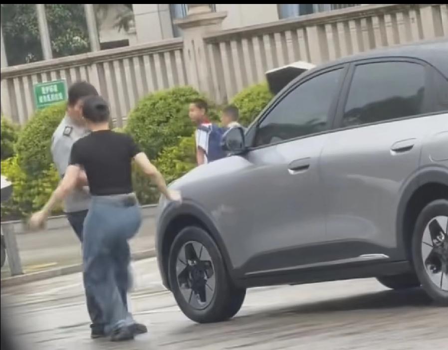 几千年来我们一直认为女性处于弱势地位，出现重大危机或灾难时，我们首先想到的就是妇