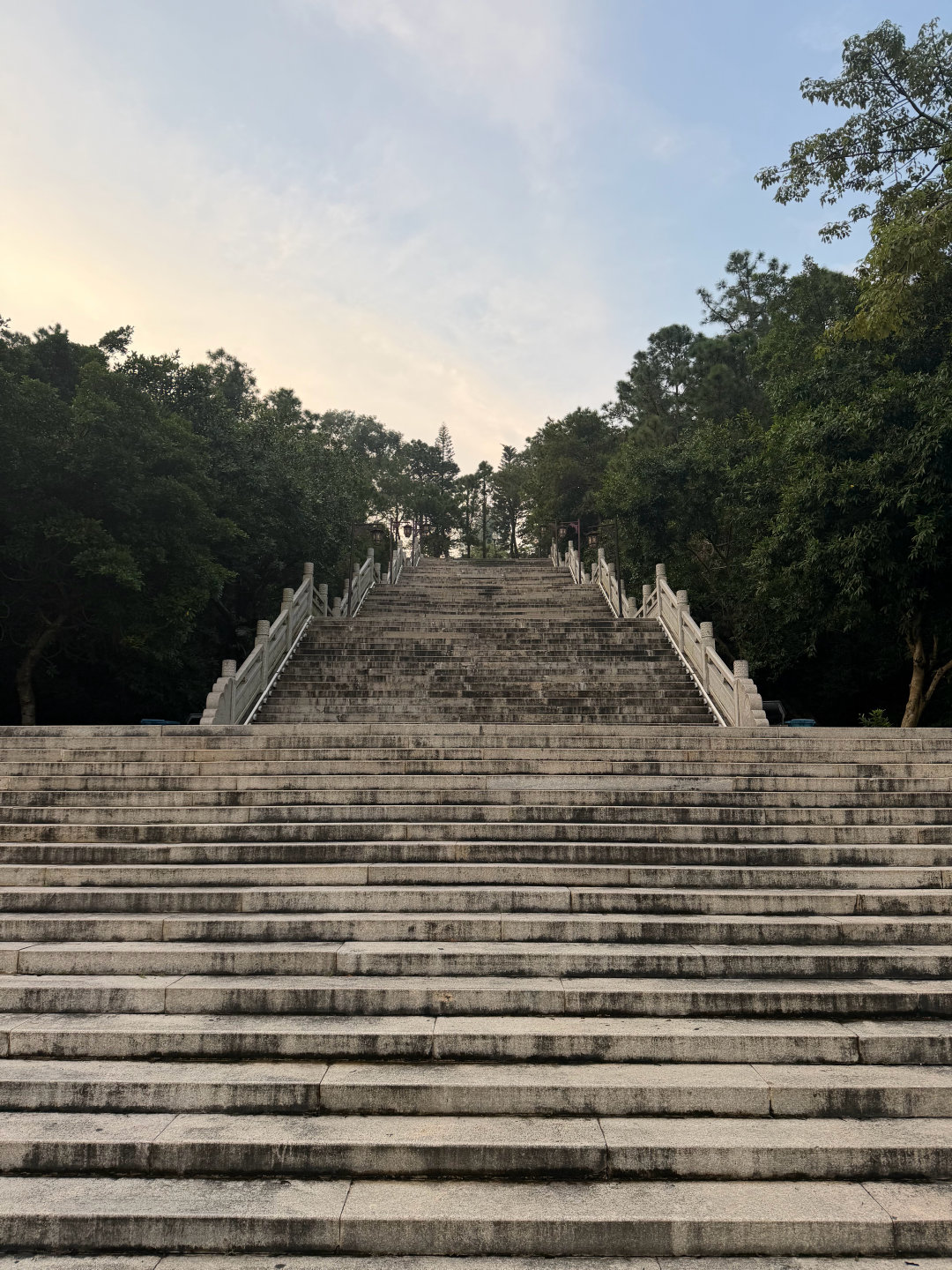 到广西钦州了，问一下这里有什么好吃的，好玩的吗？之前对于这个城市的唯一印象是这里坐拥世界上最先进的护